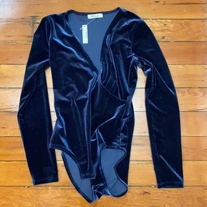 New Madewell blue velvet body suit